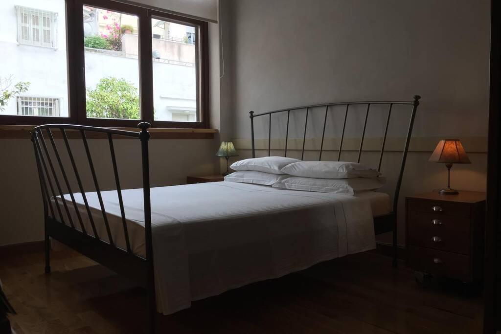 Unique - Spacious Studio With Rooftop / Thissio Athen Eksteriør billede
