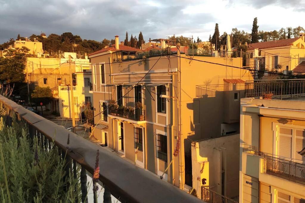 Unique - Spacious Studio With Rooftop / Thissio Athen Eksteriør billede